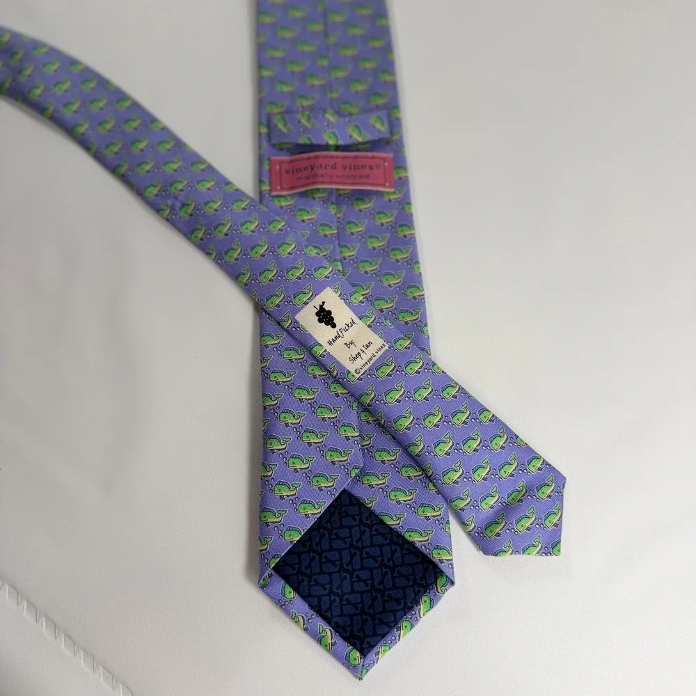 Vineyard Vines Whale Bubbles Novelty Necktie Made in USA 100% Silk Purple OS